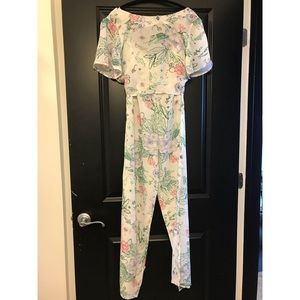 Floral Two Piece set.never worn. would fit a sz 8